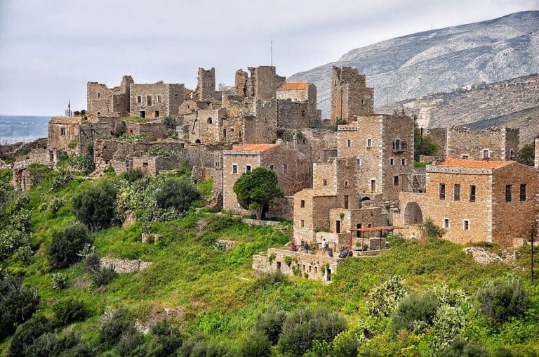 1088px-Bathias_Towers-1