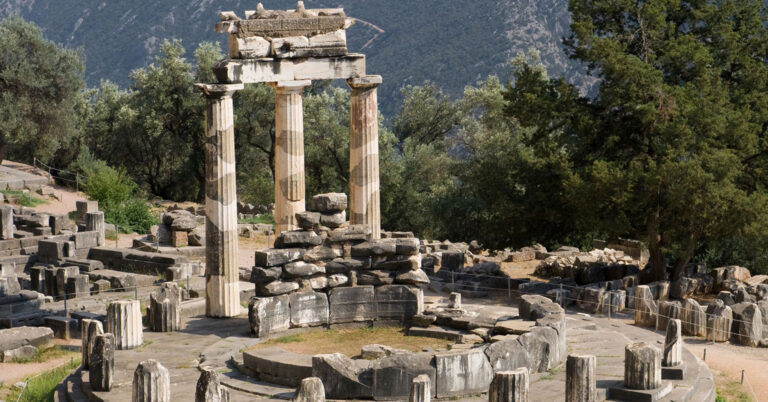 fokida-travel-guide-beaches-accommodation